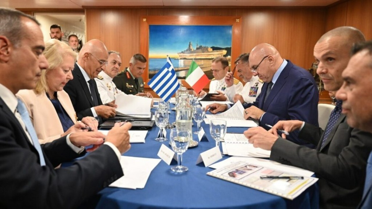 Foto - Türkiye'ye 'yakın dostumuz' diyen ülkeden flaş karar! Yunanistan'a savaş gemisi yolluyorlar