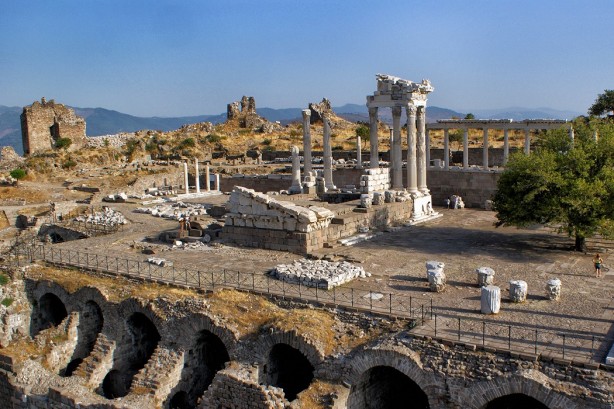 Foto - Türkiye'yi "7 kilise kehaneti" ile işgal planı! Büyük oyunu oynamaya başladılar, Türkiye hamle yapmalı