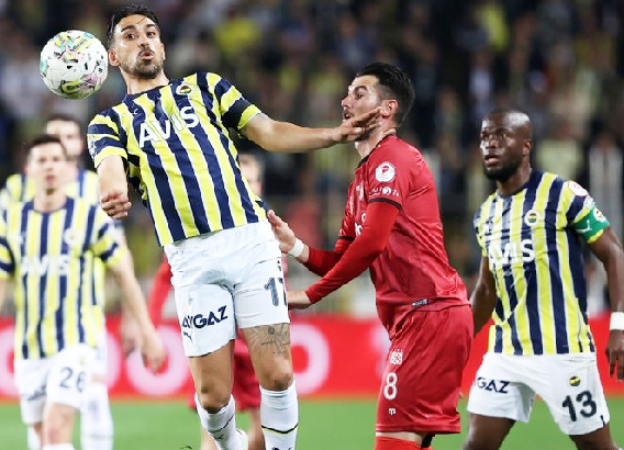 Foto - Türkiye'yi ayağa kaldıracak hamle! Bunu ilk kez yaptılar... Sivas maçında tribündeydiler!