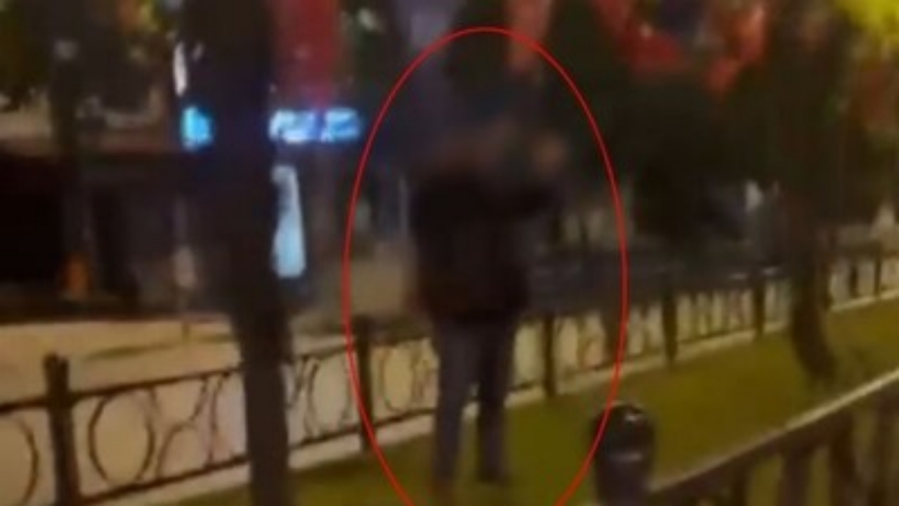 Foto - Türkiye’yi ayağa kaldırmıştı! Türk bayrağını yakmaya çalışan şüphelinin üstünden çıkan kimlik herkesi ters köşe yaptı