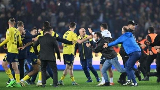 Foto - Türkiye’yi sallayacak bomba iddia! Ünlü spor sunucusu duyurdu: Fenerbahçe Süper Lig’den çekiliyor, o yabancı liglerden birinde oynayacaklar