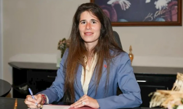 Foto - Türkiye’yi sallayan iddia! "Torbacınızı belediyede işe aldığınız doğru mu Lal hanım?"