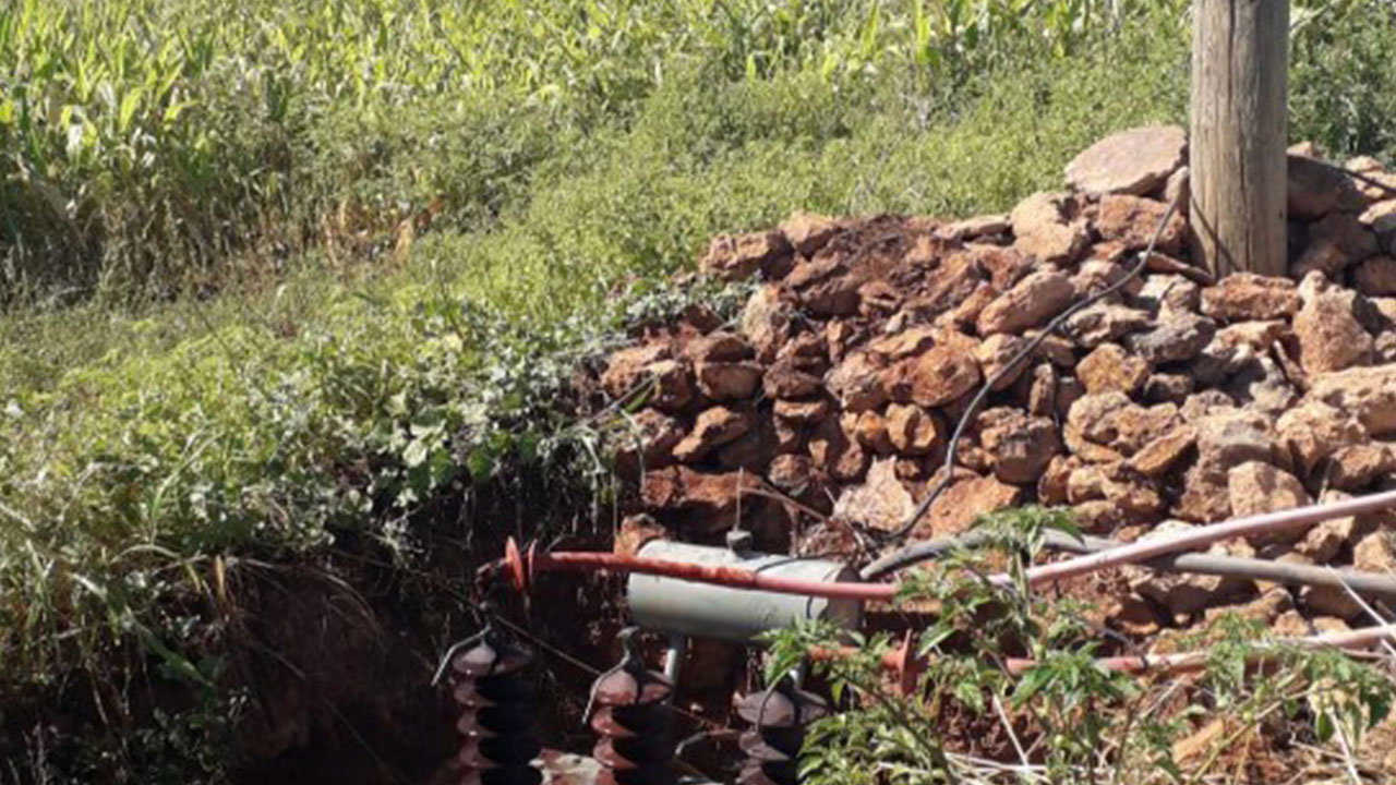 Foto - Türkiye'yi sarsacak ihanet! Namuslu vatandaşlar isyanda: Arazilerden petrol yerine fışkırana bakın