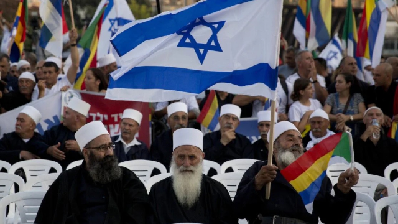 Türkiye’yi savaşa çekmek için her yol deneniyor! Suriye’de Kirli oyun! Dürziler İsrail bayrağı çekip YPG’den yardım istedi