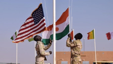 Foto - Türkiye'yi ülkelerine davet eden ülke ABD'yi kovdu! Askeri üsleri kapatıp ülkeden çıktılar