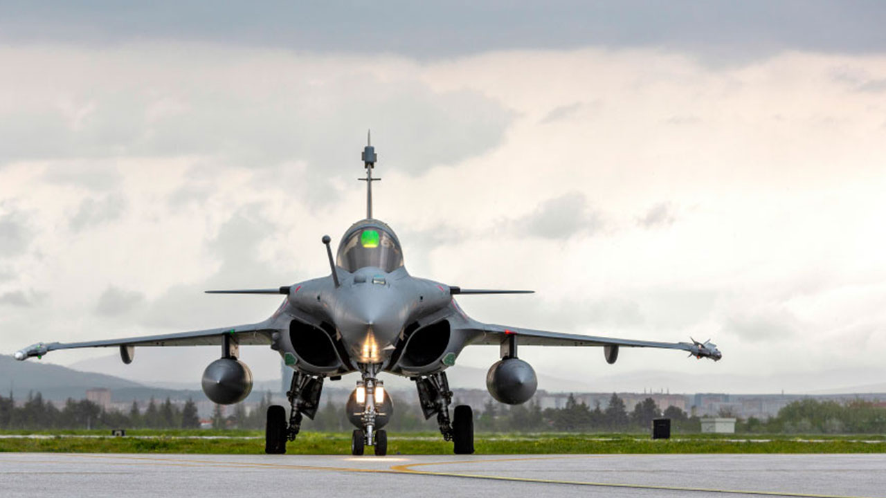 'Türkiye'yi vuracağız' dedikleri uçak fos çıktı: Bize Rafale savaş uçaklarının verilerini verin