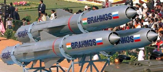 Foto - "Türkiye'yi vuracağız" diyen ülke nükleer denizaltıları suya indiriyor! Savaş pozisyonu aldılar