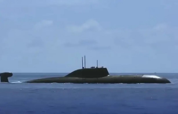 "Türkiye'yi vuracağız" diyen ülke nükleer denizaltıları suya indiriyor! Savaş pozisyonu aldılar