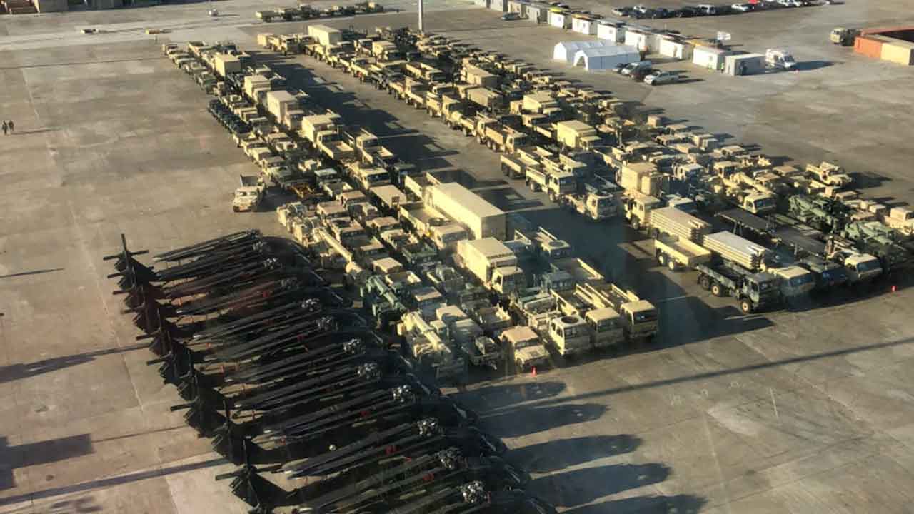 'Türkiye'yi vuracağız' diyen ülkede halk ayağa kalktı: Savaş istemiyoruz, askeri üsleri kapatın