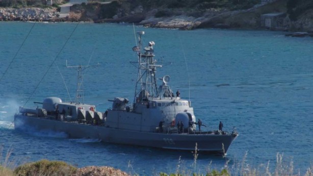 Foto - Türkiye'yi vuracaklardı, kendi savaş gemilerini vurdular! Gemi delik deşik oldu