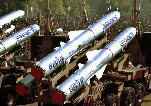 Foto - Türkiye'yi vurmak için Hindistan'dan füze alacaklar! Ankara'nın elindekilerle kıyasladılar: Yetersiz