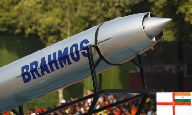 Foto - Türkiye'yi vurmak için Hindistan'dan füze alacaklar! Ankara'nın elindekilerle kıyasladılar: Yetersiz