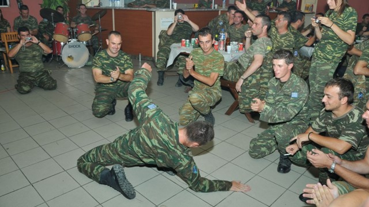 'Türkiye'yi karşı silahlanıyoruz' demişlerdi! Askerleri müptezel çıktı