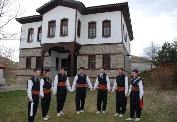 Foto - Türkler eskiden ne giyerlerdi! İşte il il geleneksel kıyafetler