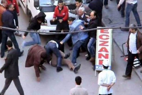 Foto - Türklere özgü davranışlar