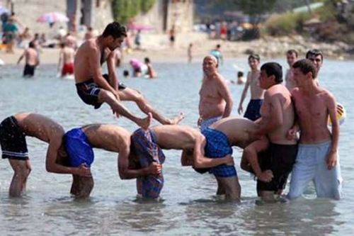 Foto - Türklere özgü davranışlar