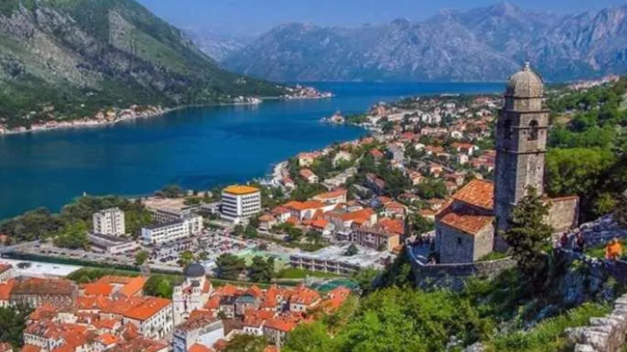 Foto - Sen misin Türklere vize uygulayan: Emlak piyasası çökünce satmaya başladılar!