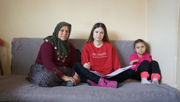 Foto - Tutkusu engelinin önüne geçti! Ellerini kullanmakta zorlanan Saliha resim ile hayata tutundu