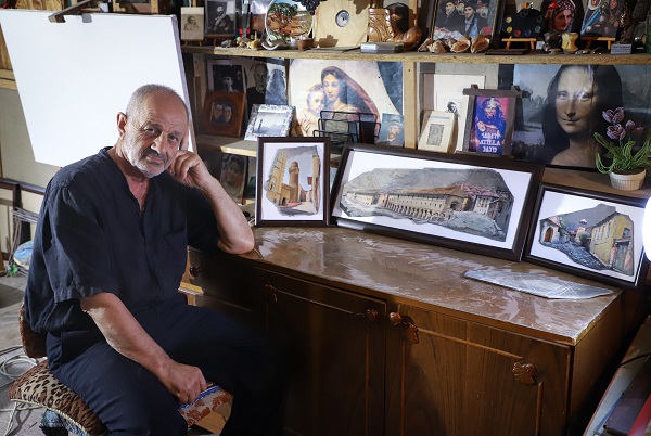 Foto - Tuval yerine bakın ne kullanıyor!