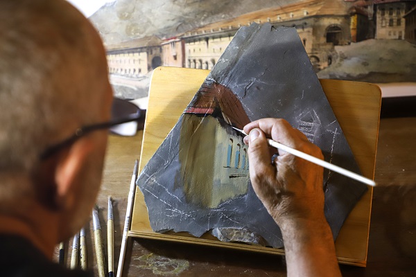 Foto - Tuval yerine bakın ne kullanıyor!