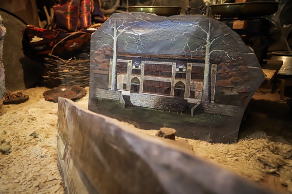 Foto - Tuval yerine bakın ne kullanıyor!