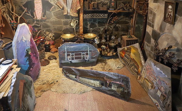 Foto - Tuval yerine bakın ne kullanıyor!