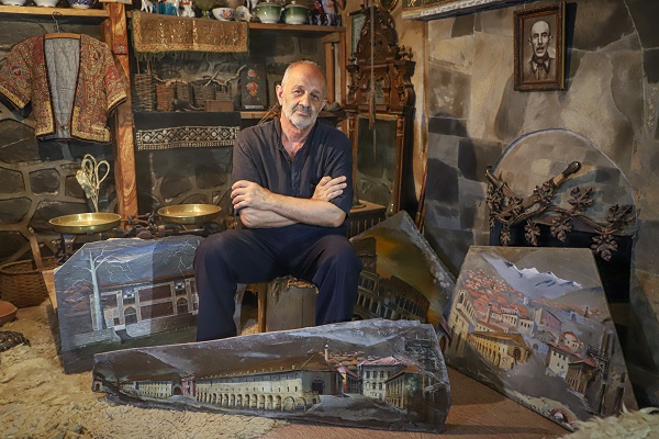 Foto - Tuval yerine bakın ne kullanıyor!