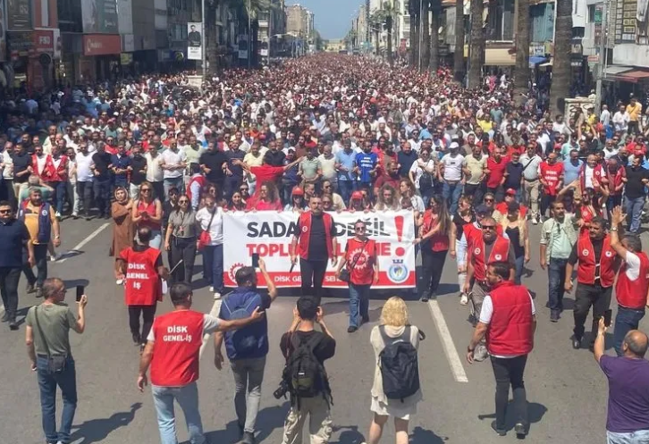 Foto - Tuvalet terliğine oy veririz diyorlardı! Grev Büyüyor Cemil Tugay'ın son açıklaması krizi büyüttü: Kent geneline yayılacak 