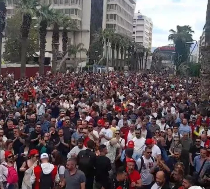 Foto - Tuvalet terliğine oy veririz diyorlardı! Grev Büyüyor Cemil Tugay'ın son açıklaması krizi büyüttü: Kent geneline yayılacak 