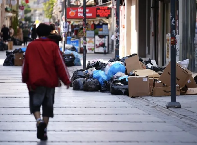 Foto - Tuvalet terliğine oy veririz diyorlardı! Grev Büyüyor Cemil Tugay'ın son açıklaması krizi büyüttü: Kent geneline yayılacak 