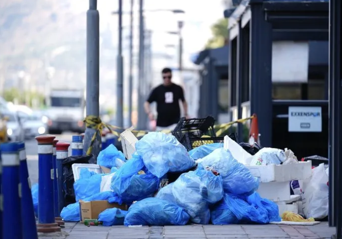 Foto - Tuvalet terliğine oy veririz diyorlardı! Grev Büyüyor Cemil Tugay'ın son açıklaması krizi büyüttü: Kent geneline yayılacak 
