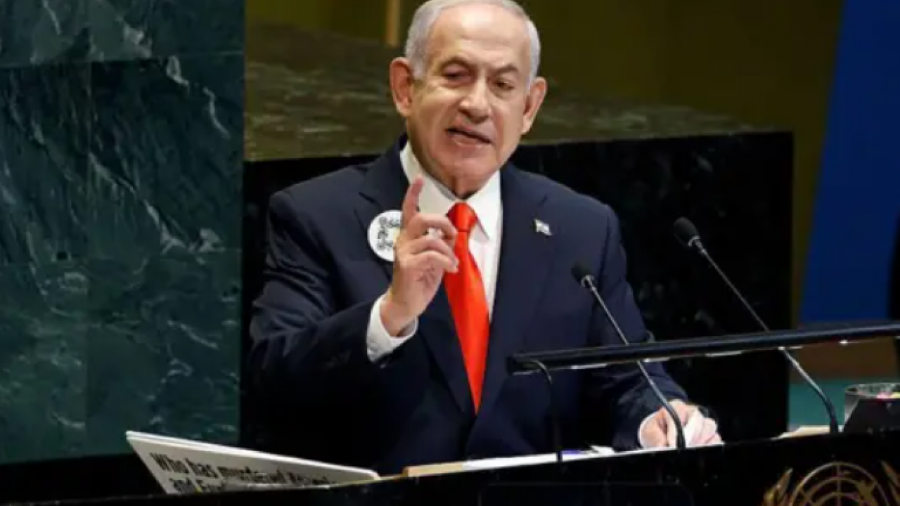 Foto - Tüyler ürperten görüntü… Arap Bakan Netanyahu’nun kanlı elini sıktı!