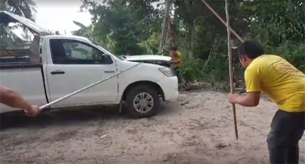Foto - Tüyler ürperten olay! Araçtan kobra yılanı çıktı