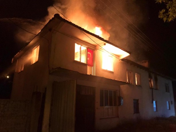 Tüyleri diken diken eden olay! Şehidin küle dönen evinde sadece iki şey yanmadı!