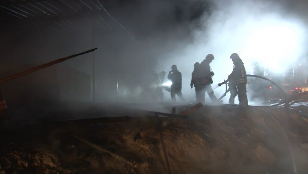 Tuzla'da konteynerde yangın paniği