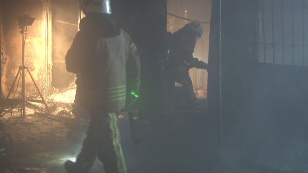 Foto - Tuzla'da konteynerde yangın paniği