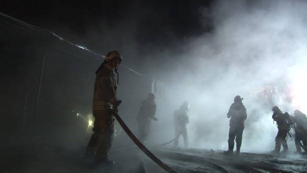 Foto - Tuzla'da konteynerde yangın paniği