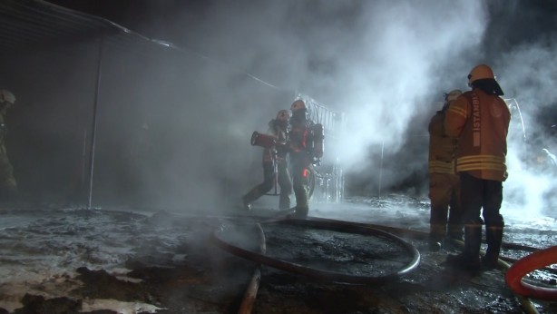 Foto - Tuzla'da konteynerde yangın paniği