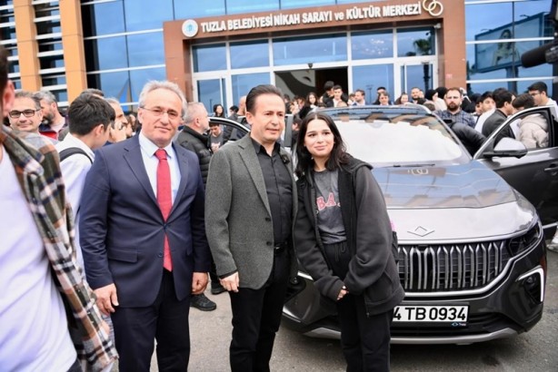 Tuzla’da Togg’a yoğun ilgi