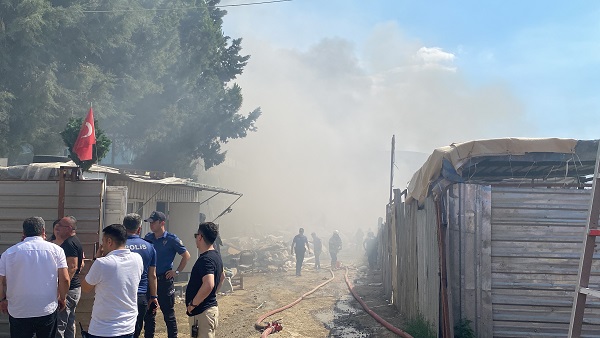 Foto - Tuzla'da yangın! Marmaray hattını etkiledi