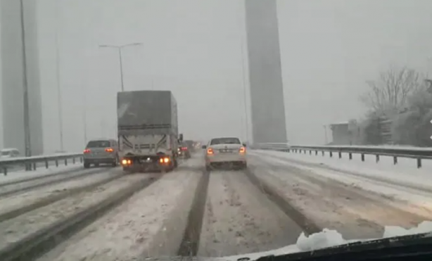 Foto - Twitter'da büyük tepki! Kar yağdı İBB sadece seyretti