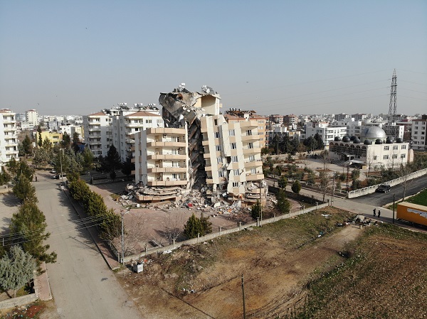 Foto - Üç blokta ölen olmadı | Bu binalar devrilmekten böyle kurtuldu!