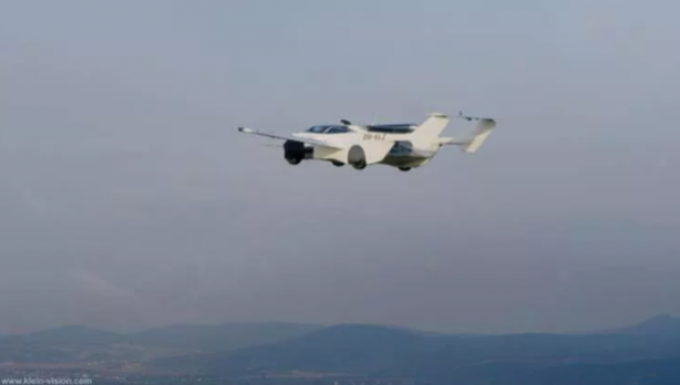 Foto - Üç dakikada uçağa dönüşen araba