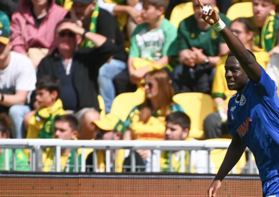 Foto - Üç isim söz konusu: Erden Timur'dan ters köşe! 19'luk yıldız için dünya devleriyle yarışıyor...