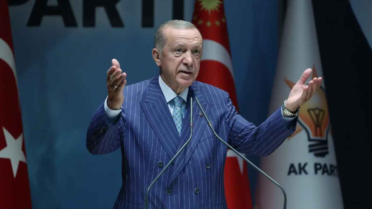 Üç şehrin ismini vererek duyurdu: AK Parti'ye katılabilirler, İstanbul'dan bir ilçe de geçebilir