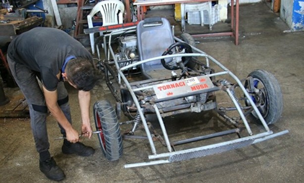 Foto - Üç yılda 5 bin TL lira biriktirdi! Hayalinin peşinden koşarak kendi arabasını yaptı