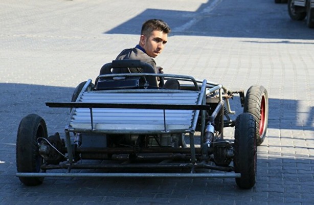 Foto - Üç yılda 5 bin TL lira biriktirdi! Hayalinin peşinden koşarak kendi arabasını yaptı