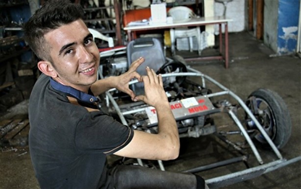 Foto - Üç yılda 5 bin TL lira biriktirdi! Hayalinin peşinden koşarak kendi arabasını yaptı