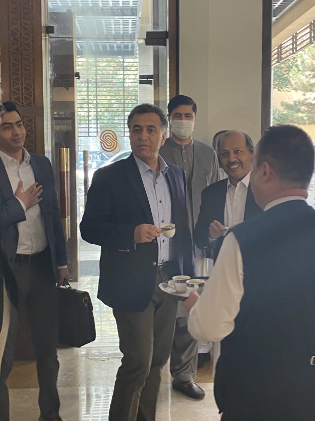 Foto - Uçak Afganistan'a az önce indi! İçinden çıkan üst düzey isim şaşırttı