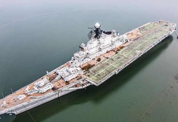 Foto - Uçak gemisi Minsk, Çin’de alevler içinde kaldı